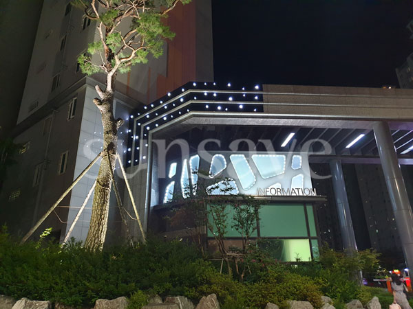 문주경관조명,엘이디투광기,수목경관조명,아파트조경조명,조경조명,소나무조명,문주경관조명,아파트문주조명 3f11ca3d65fa4c894b7afe6c81f5f93e_1599459656_7391.jpg